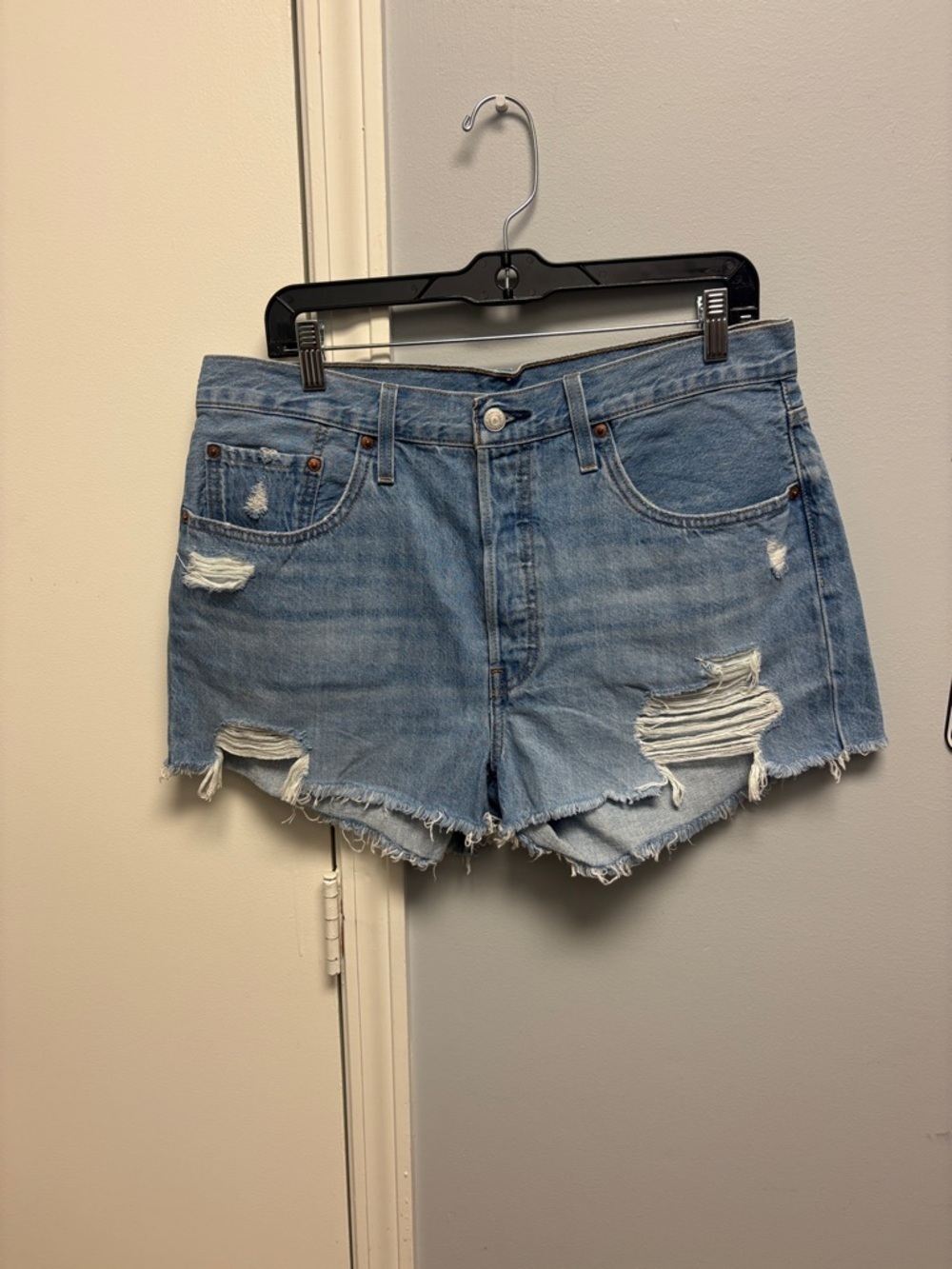 Distressed 501 Levi's